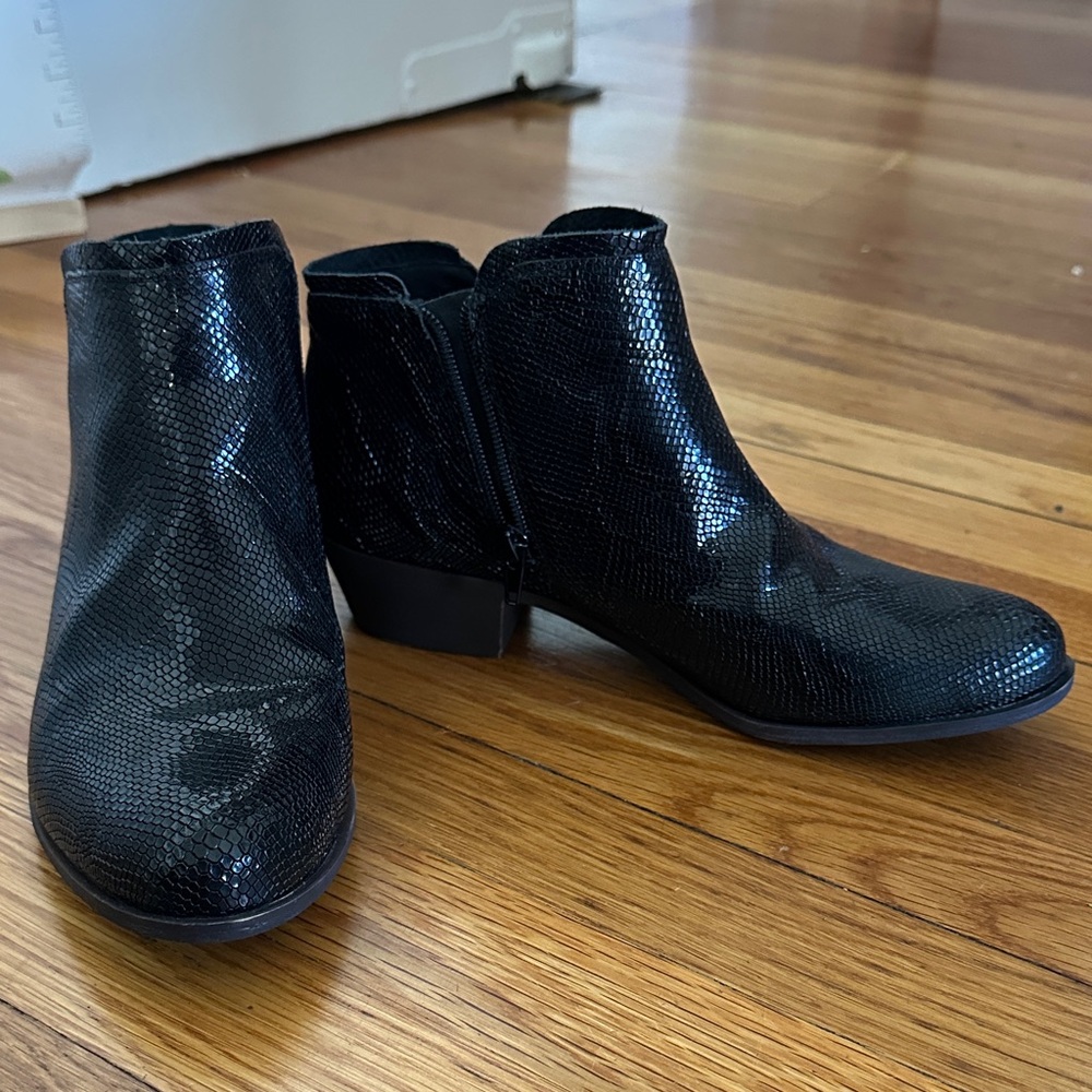 Lucky Brand Black Snakeskin print Ankle Boots size 10